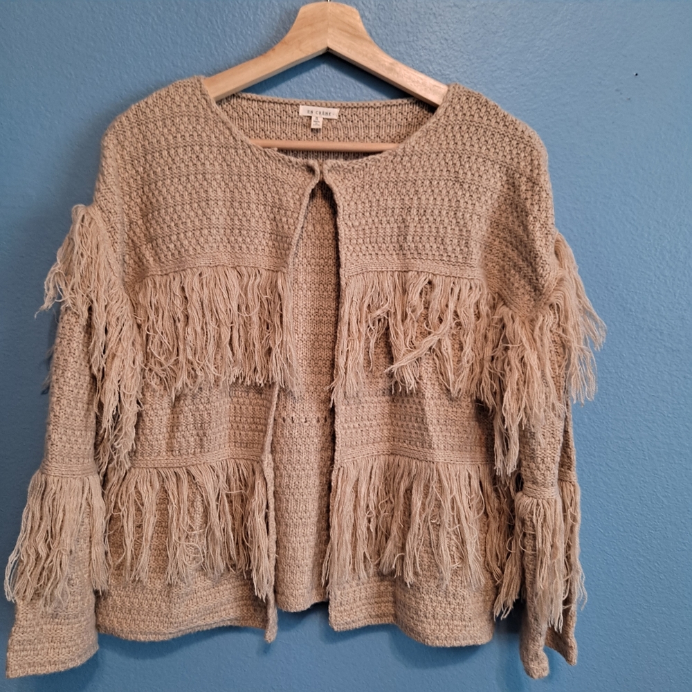 En creme beige fringe cropped cstdigan (S)